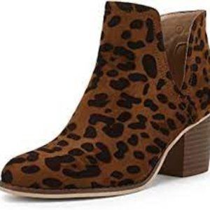 Mata Leopard V-Cut Pointed Toe Booties